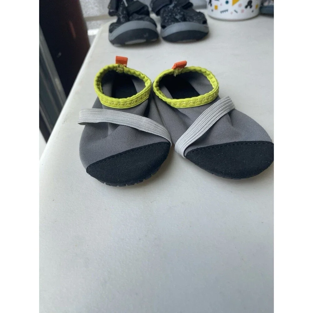 FitKicks Kids Gray Aqua Water Shoes Barefoot Minimalist Youth Size M⁠ 12-13.5